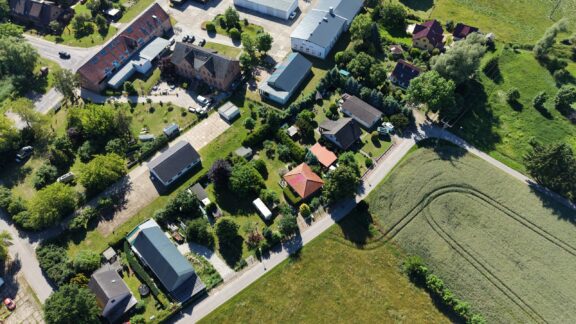 Haus am Ellerbruch mal aus der Vogelperspektive DJI 20260623164050 0010 D scaled